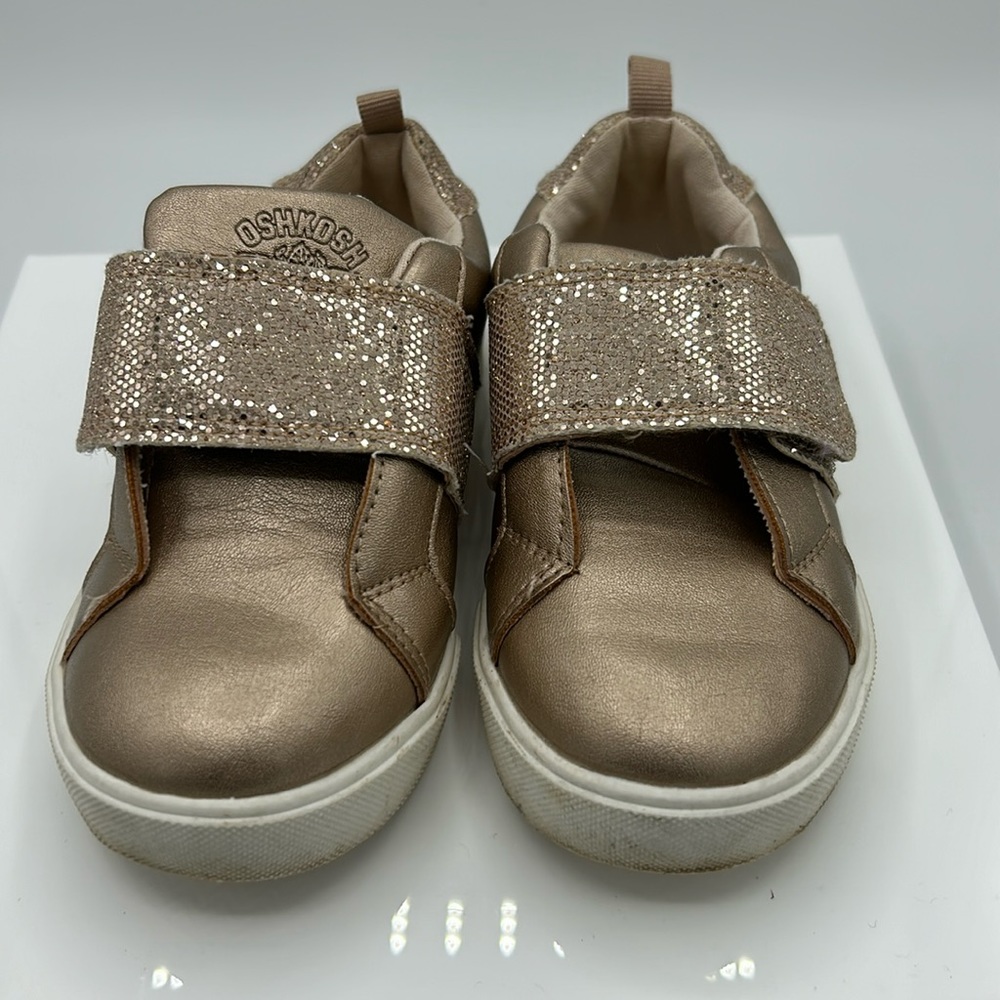 Toddler girls Oshkosh B’Gosh, tannish-gold, Velcro & glitter sneaker, size 10.